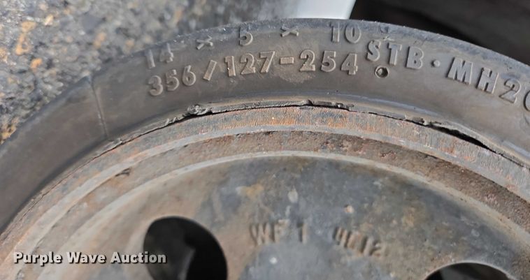 image for item EC4308 2015 UniCarriers CFS40 forklift