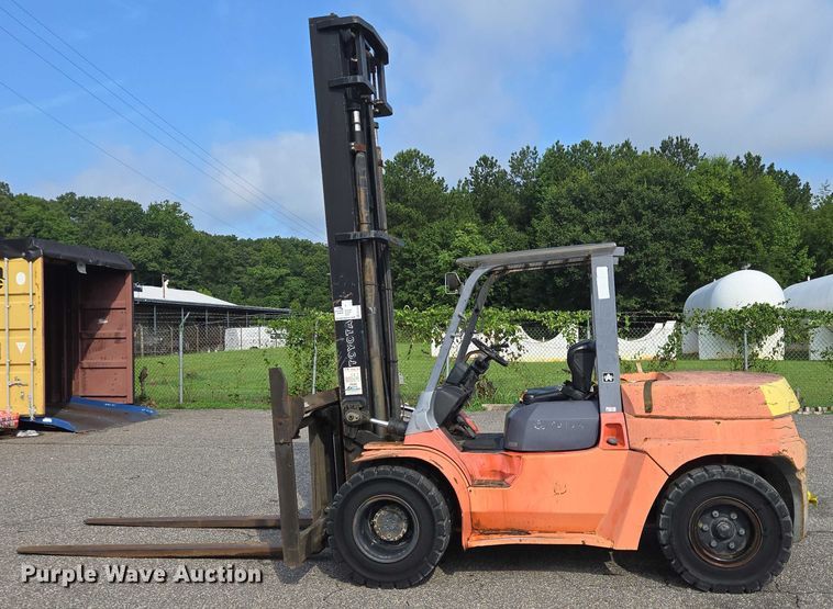 image for item EC4329 2011 Toyota 7FDU80 forklift