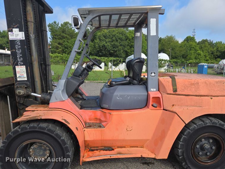 image for item EC4329 2011 Toyota 7FDU80 forklift