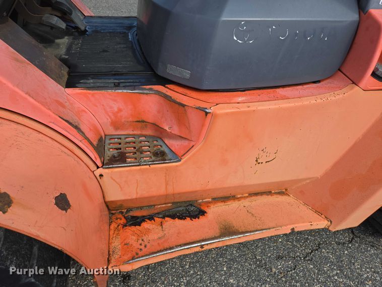 image for item EC4329 2011 Toyota 7FDU80 forklift