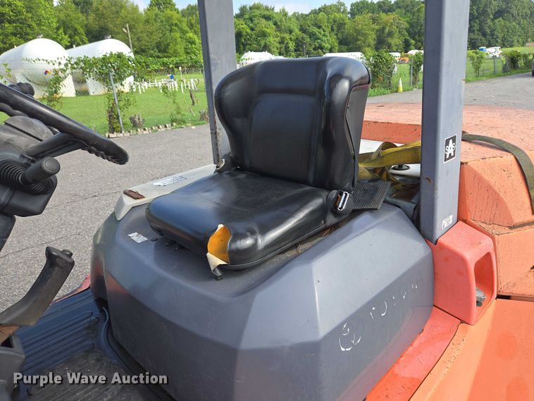 image for item EC4329 2011 Toyota 7FDU80 forklift