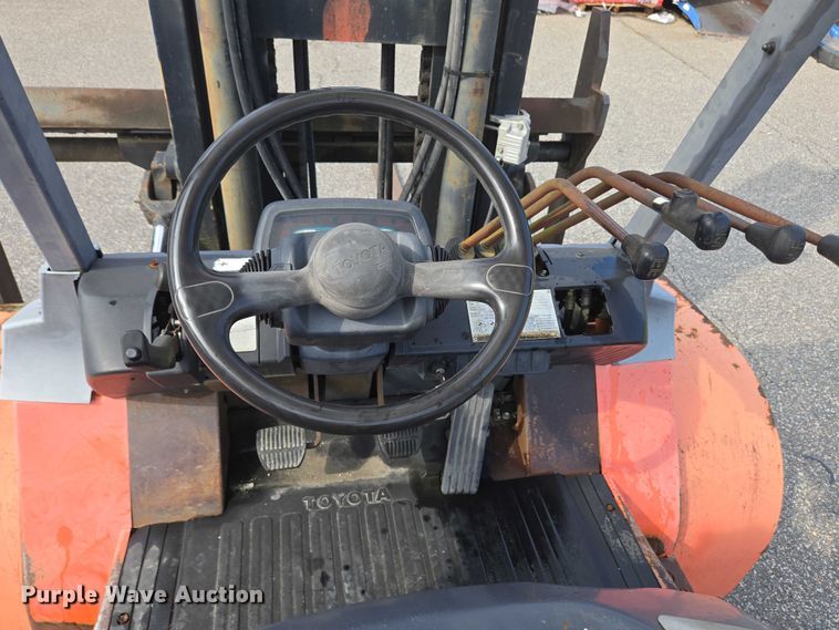 image for item EC4329 2011 Toyota 7FDU80 forklift