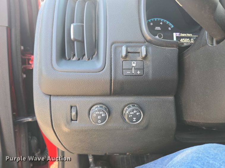 image for item ED2063 2016 Chevrolet Colorado Crew Cab pickup truck