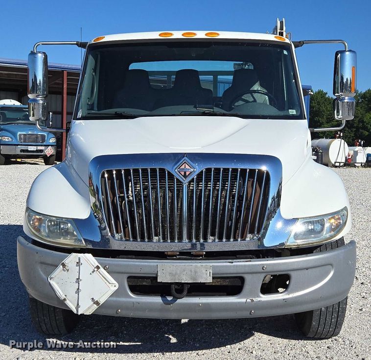 image for item ED2132 2006 International 4300 utility / service truck