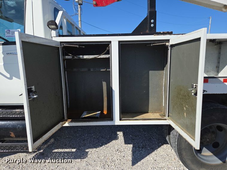 image for item ED2132 2006 International 4300 utility / service truck