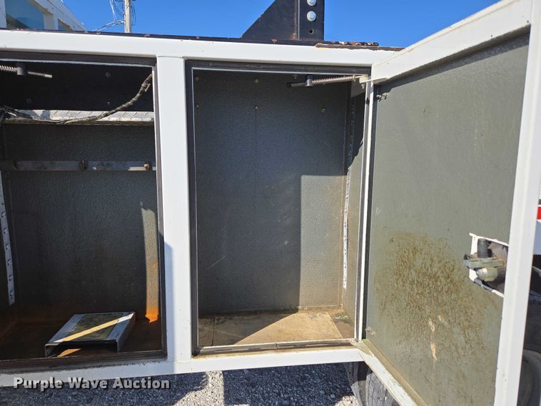 image for item ED2132 2006 International 4300 utility / service truck