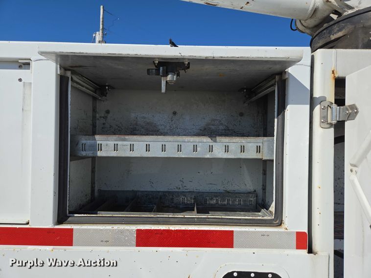 image for item ED2132 2006 International 4300 utility / service truck