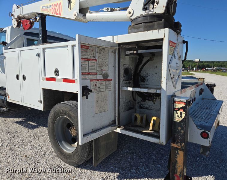 image for item ED2132 2006 International 4300 utility / service truck