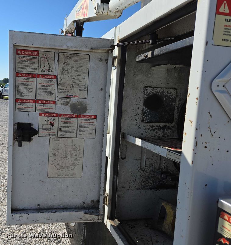 image for item ED2132 2006 International 4300 utility / service truck