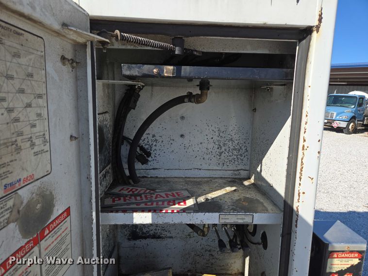 image for item ED2132 2006 International 4300 utility / service truck