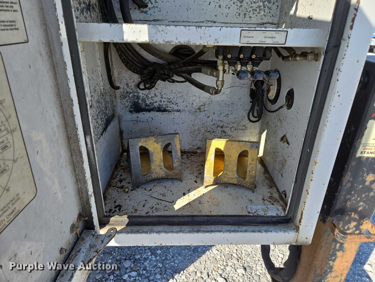 image for item ED2132 2006 International 4300 utility / service truck