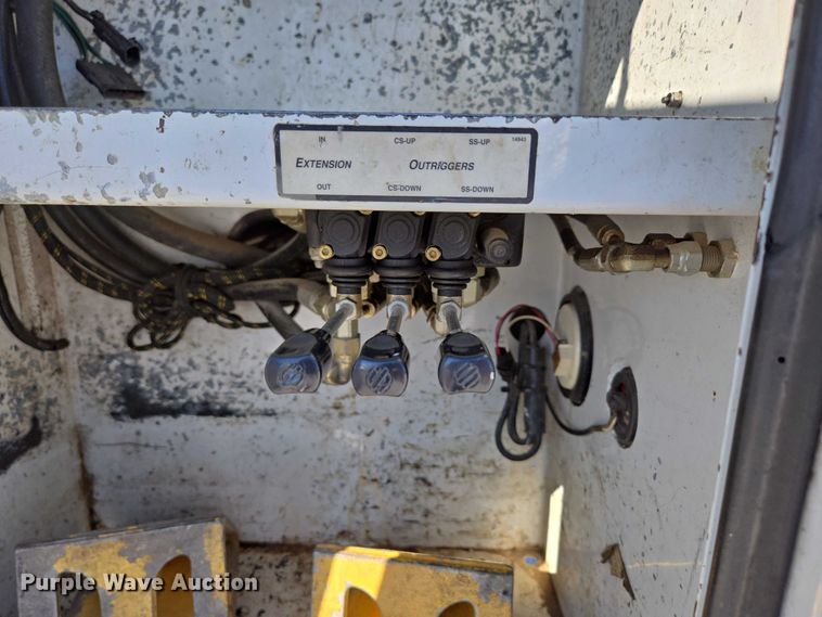 image for item ED2132 2006 International 4300 utility / service truck