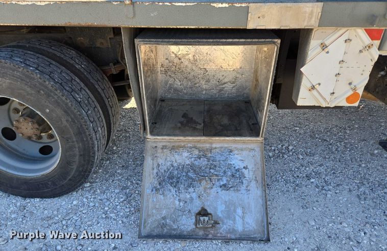 image for item ED2132 2006 International 4300 utility / service truck