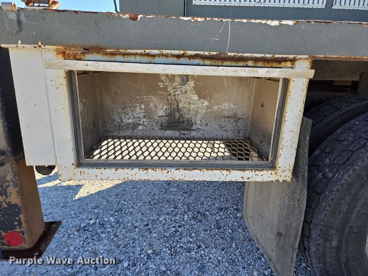 image for item ED2132 2006 International 4300 utility / service truck