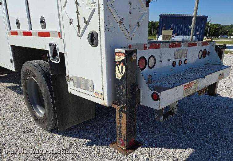 image for item ED2132 2006 International 4300 utility / service truck