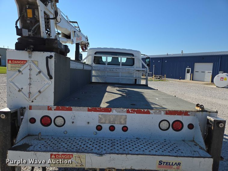 image for item ED2132 2006 International 4300 utility / service truck