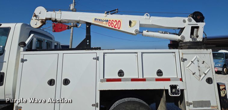 image for item ED2132 2006 International 4300 utility / service truck