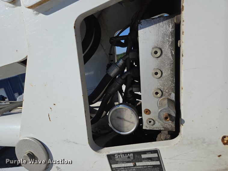 image for item ED2132 2006 International 4300 utility / service truck