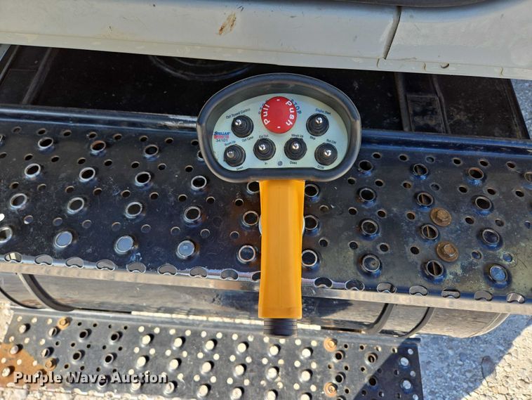 image for item ED2132 2006 International 4300 utility / service truck