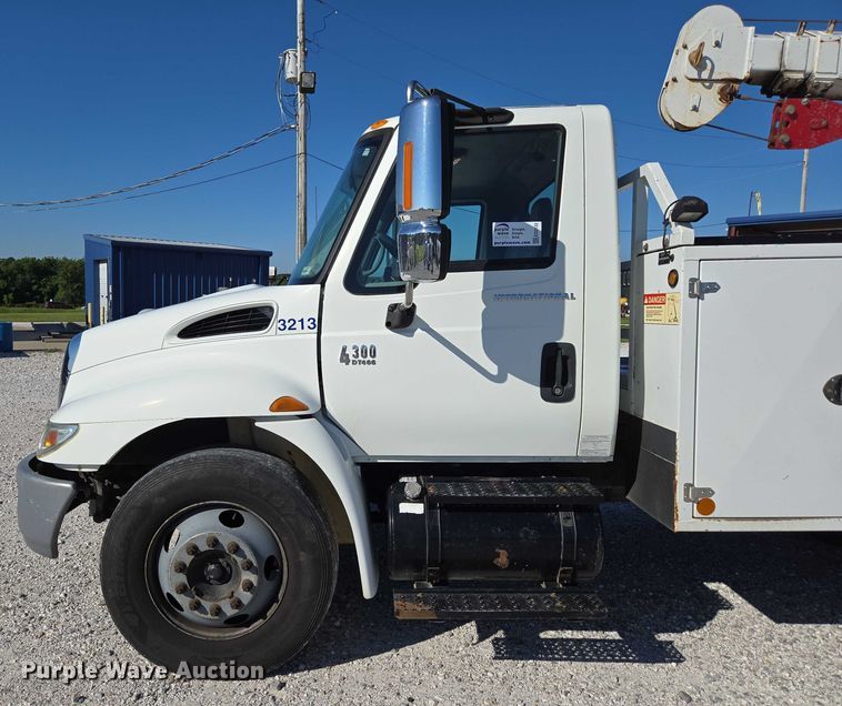 image for item ED2132 2006 International 4300 utility / service truck