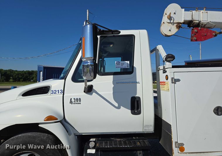 image for item ED2132 2006 International 4300 utility / service truck
