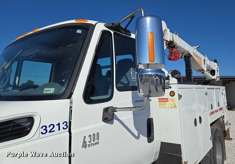 image for item ED2132 2006 International 4300 utility / service truck