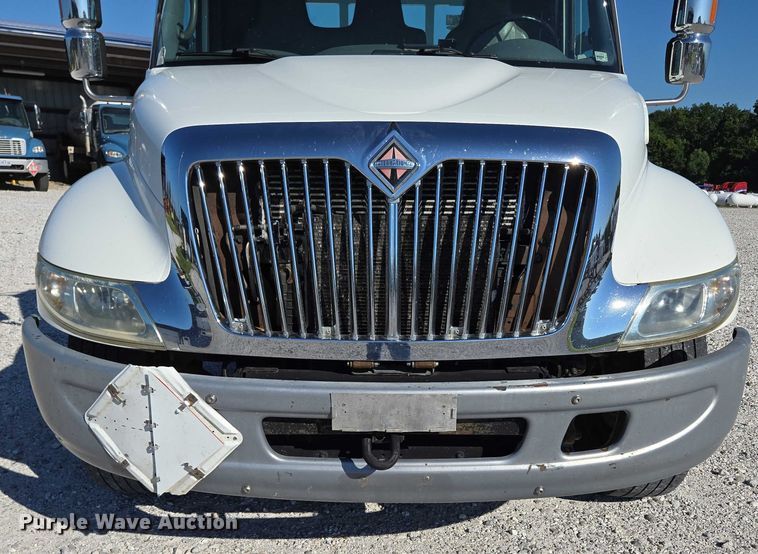 image for item ED2132 2006 International 4300 utility / service truck