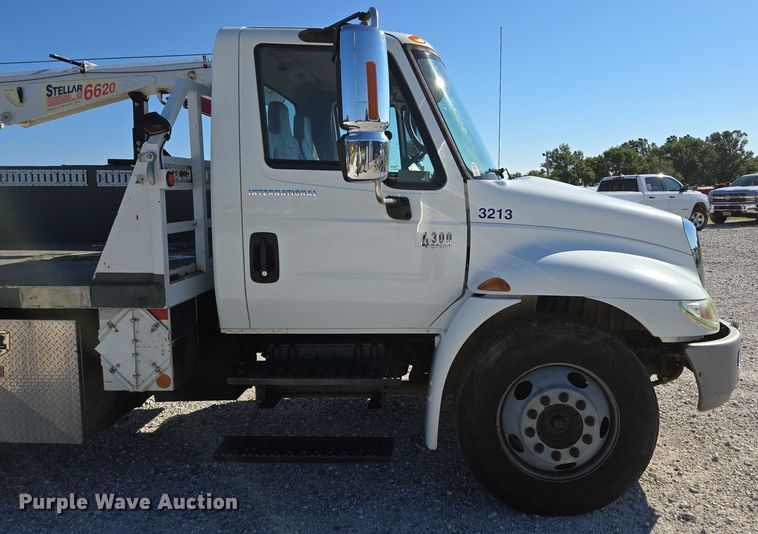 image for item ED2132 2006 International 4300 utility / service truck