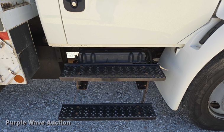 image for item ED2132 2006 International 4300 utility / service truck