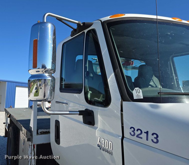 image for item ED2132 2006 International 4300 utility / service truck