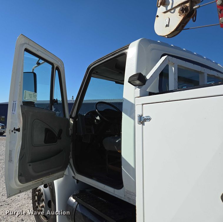 image for item ED2132 2006 International 4300 utility / service truck