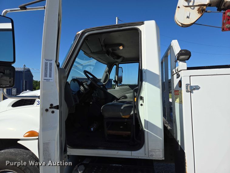image for item ED2132 2006 International 4300 utility / service truck