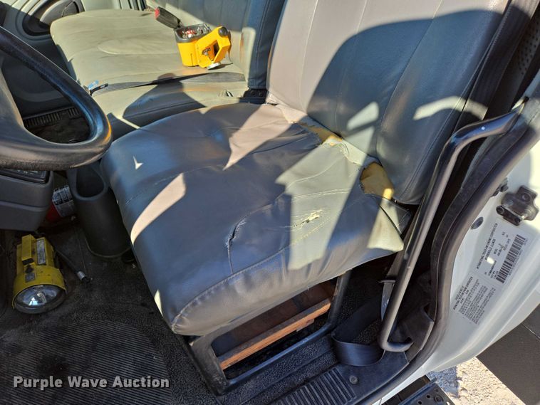 image for item ED2132 2006 International 4300 utility / service truck