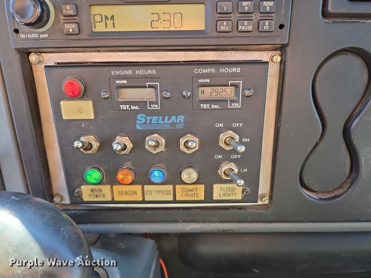 image for item ED2132 2006 International 4300 utility / service truck