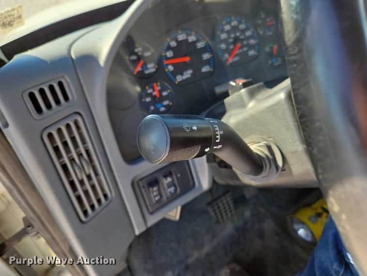 image for item ED2132 2006 International 4300 utility / service truck