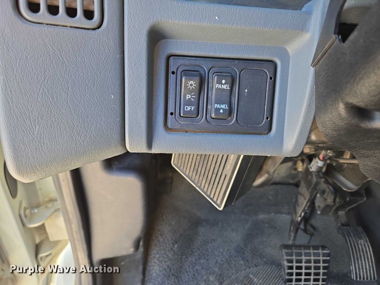 image for item ED2132 2006 International 4300 utility / service truck