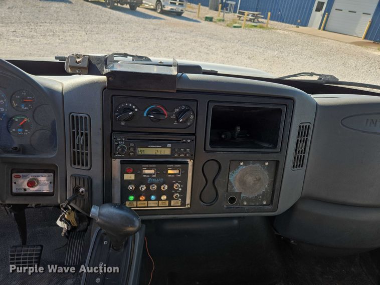 image for item ED2132 2006 International 4300 utility / service truck