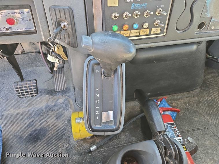 image for item ED2132 2006 International 4300 utility / service truck