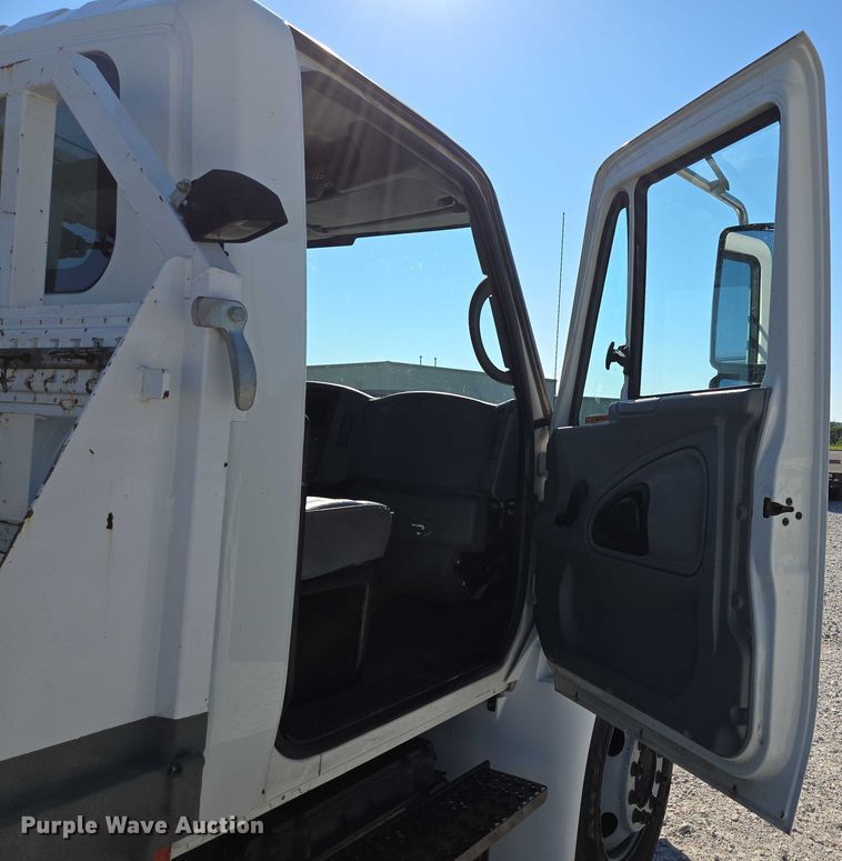 image for item ED2132 2006 International 4300 utility / service truck