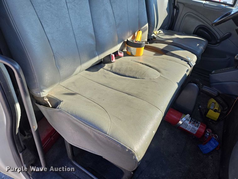 image for item ED2132 2006 International 4300 utility / service truck