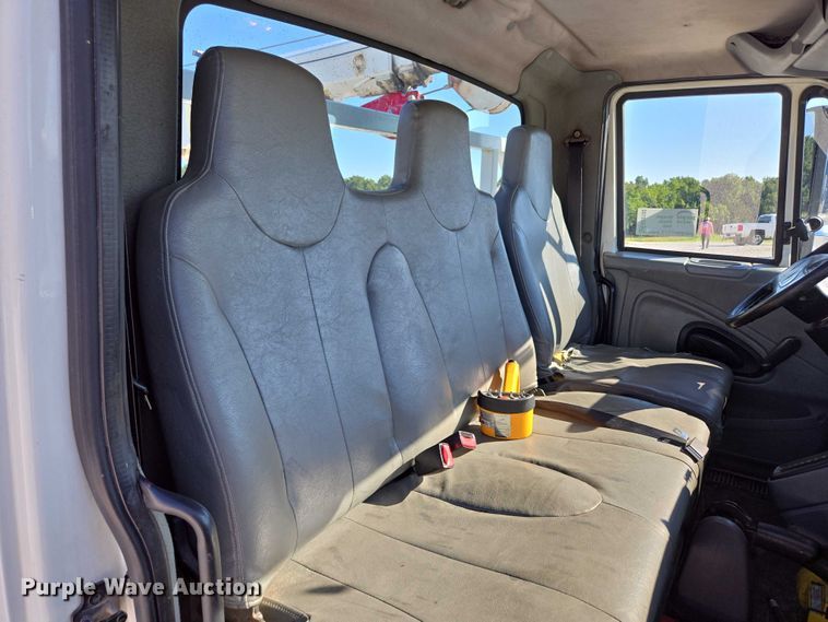 image for item ED2132 2006 International 4300 utility / service truck