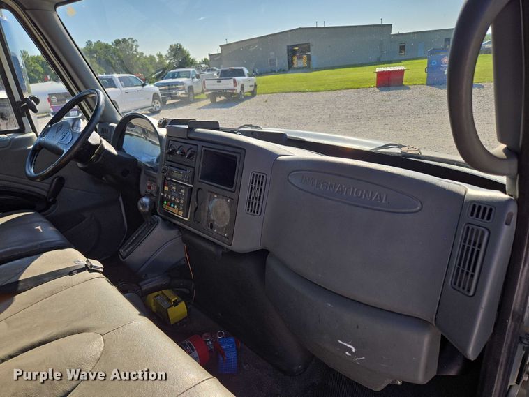 image for item ED2132 2006 International 4300 utility / service truck