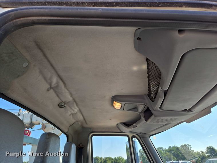 image for item ED2132 2006 International 4300 utility / service truck