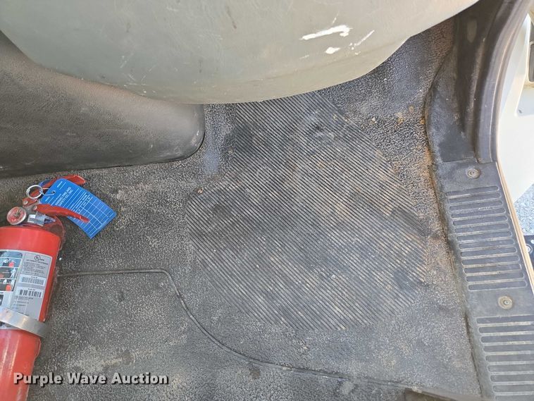 image for item ED2132 2006 International 4300 utility / service truck