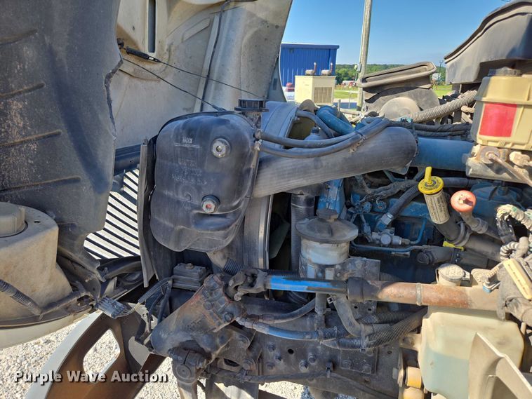 image for item ED2132 2006 International 4300 utility / service truck