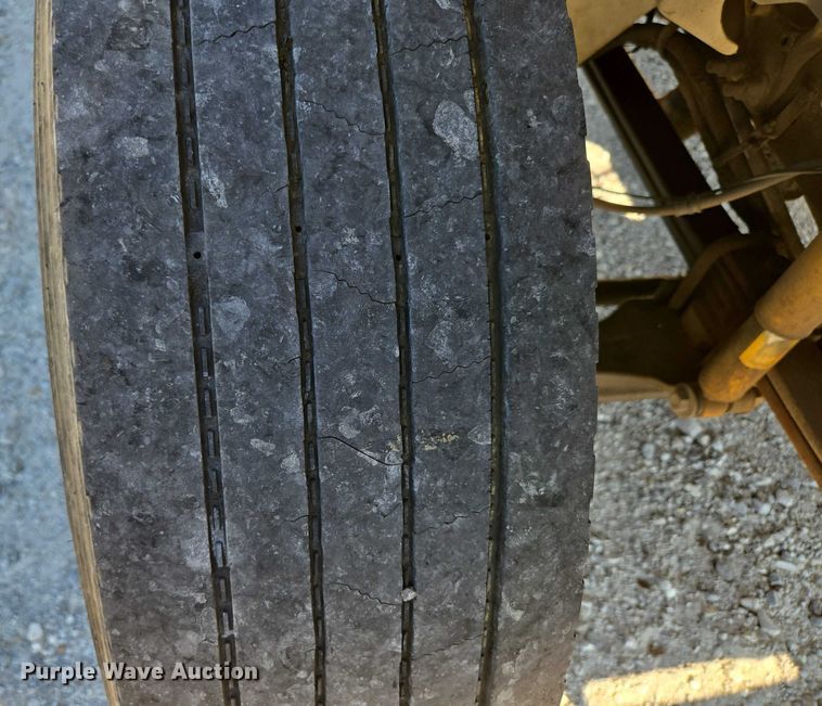 image for item ED2132 2006 International 4300 utility / service truck