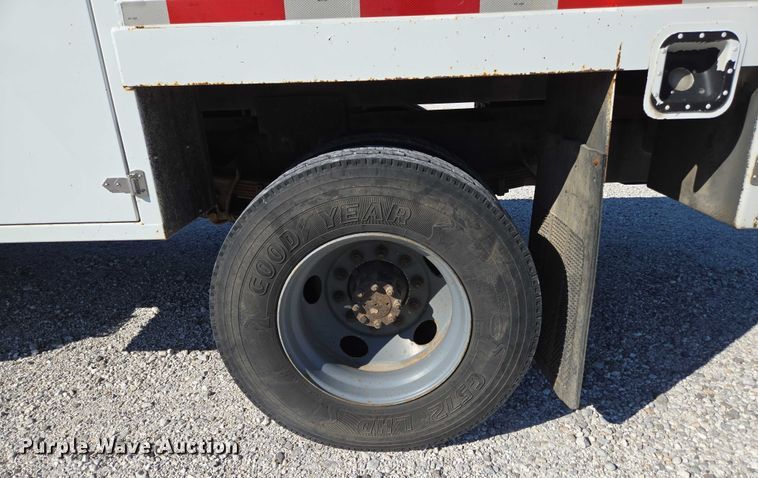 image for item ED2132 2006 International 4300 utility / service truck