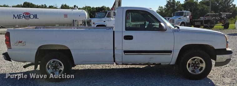 image for item ED2133 2003 Chevrolet Silverado 1500 pickup truck