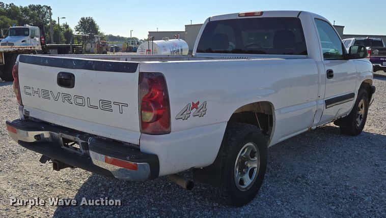 image for item ED2133 2003 Chevrolet Silverado 1500 pickup truck