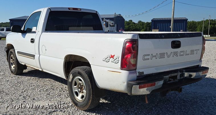 image for item ED2133 2003 Chevrolet Silverado 1500 pickup truck